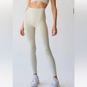 Set active leggings in oatmilk